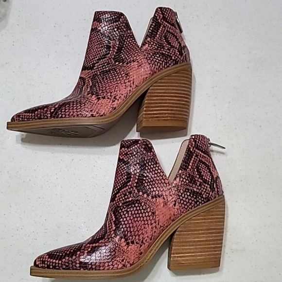 Vince Camuto Gigietta pink snakeskin booties size 7 - Picture 2 of 10